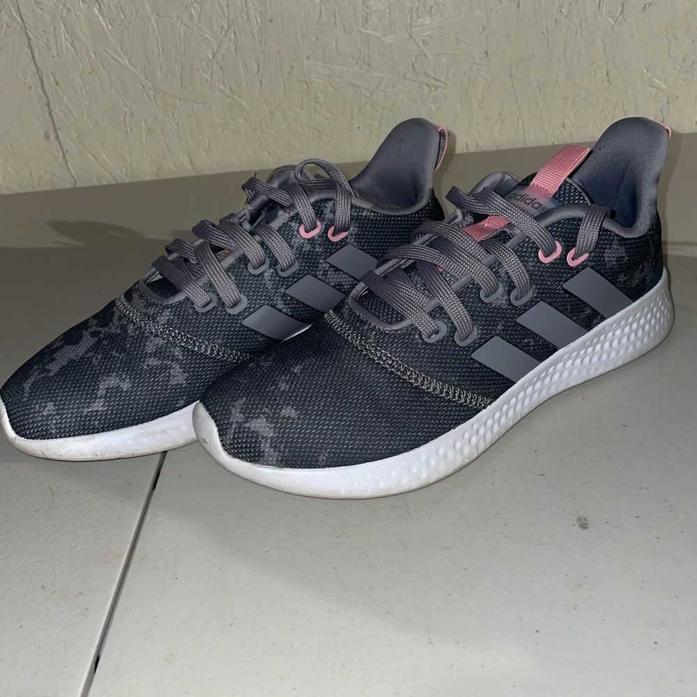 Womens adidas cloudfoam sneaker size 8.5